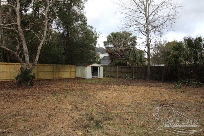 Building Photo - 912 E Yonge St