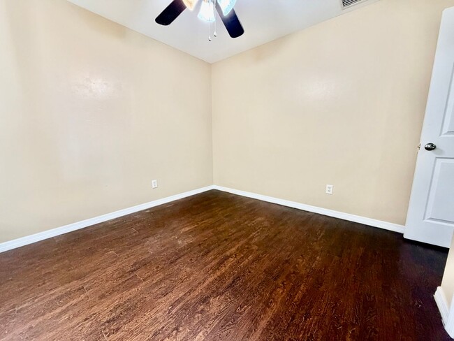 Foto del edificio - Charming 3BR/2BA Lehigh Acres Duplex with 1-Car Garage | Lawn Care & Salt Service Included