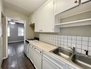 Building Photo - 615 Prospect Ave NE