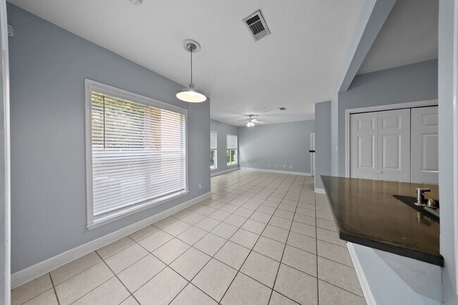 Foto del edificio - 2 Bedroom Condo in a Gated Community Near LSU