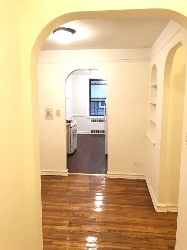 Primary Photo - 1559 E 13th St
