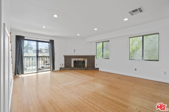 Building Photo - 2480 Penmar Ave