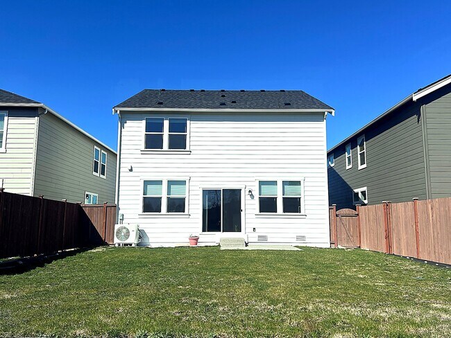 Building Photo - 1388 SW Pendleton Way