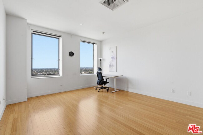 Foto del edificio - 3810 Wilshire Blvd