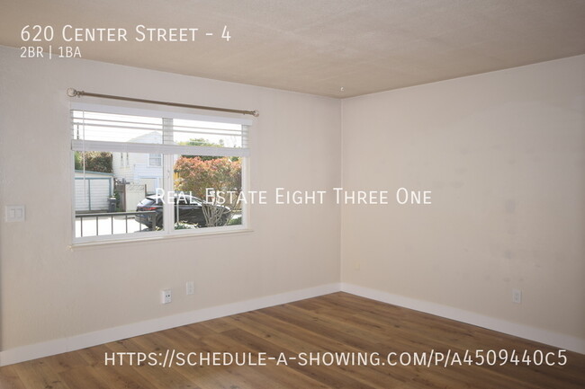 Foto del edificio - Capitola 2 Bed / 1 Bath 2nd Story Apartment