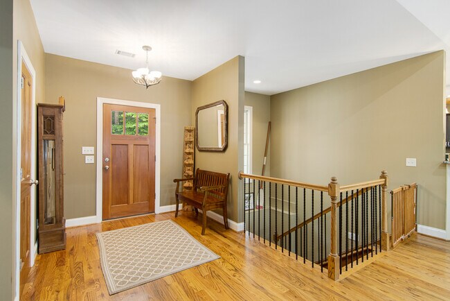 Building Photo - 211 Island Dr