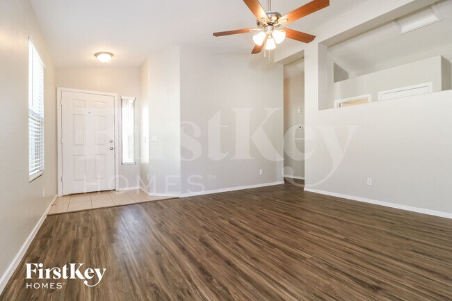 Foto del edificio - 14805 W Redfield Rd