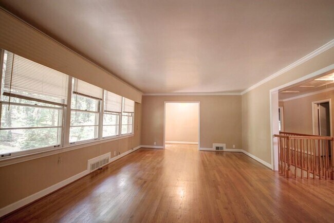 Building Photo - 2396 Lavista Rd NE