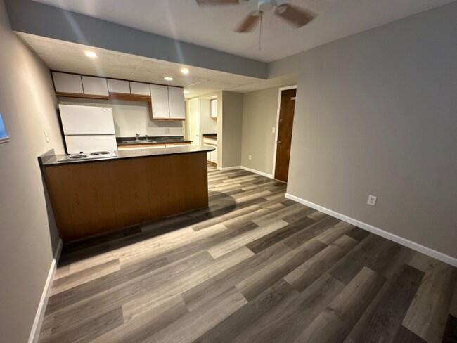 Foto del edificio - 338 N Main St