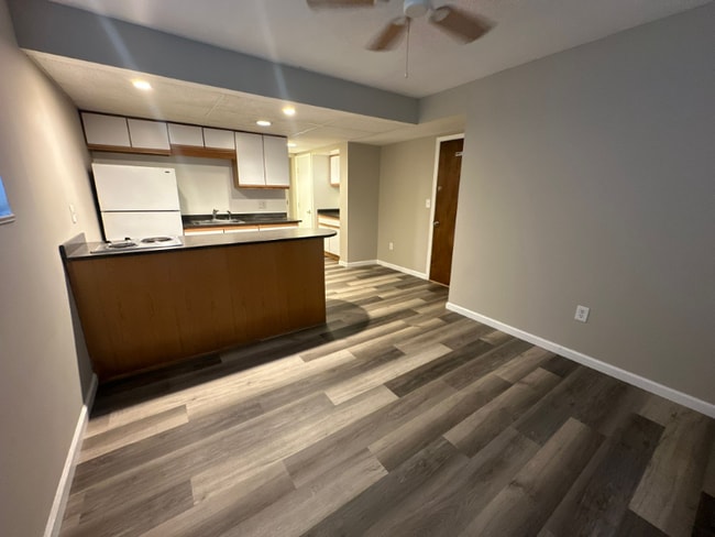 Building Photo - 338 N Main St