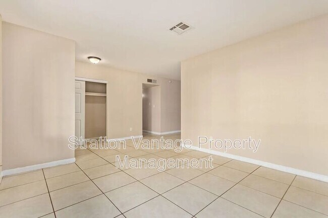 Building Photo - 2109 W Danbury Dr