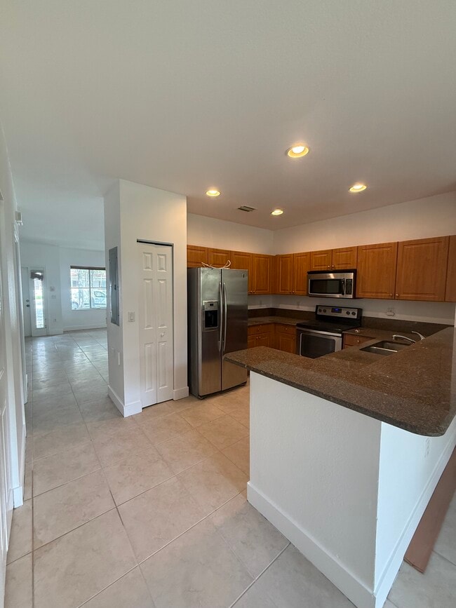 Building Photo - 2816 SW 83rd Ave