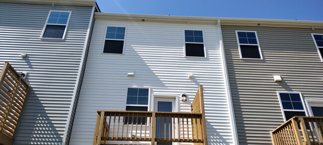 Building Photo - Room in Townhome on Chert Ln