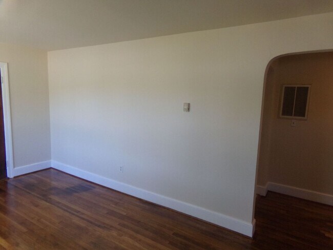 Building Photo - 4 Bedroom on County Dr.(Rt.460) in Petersburg