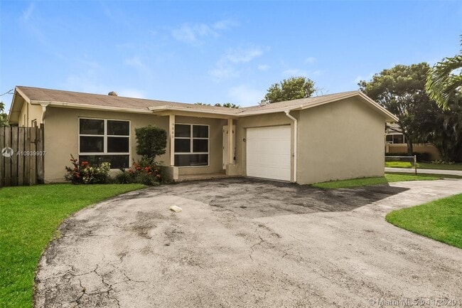 Building Photo - 351 SW 31st Ave