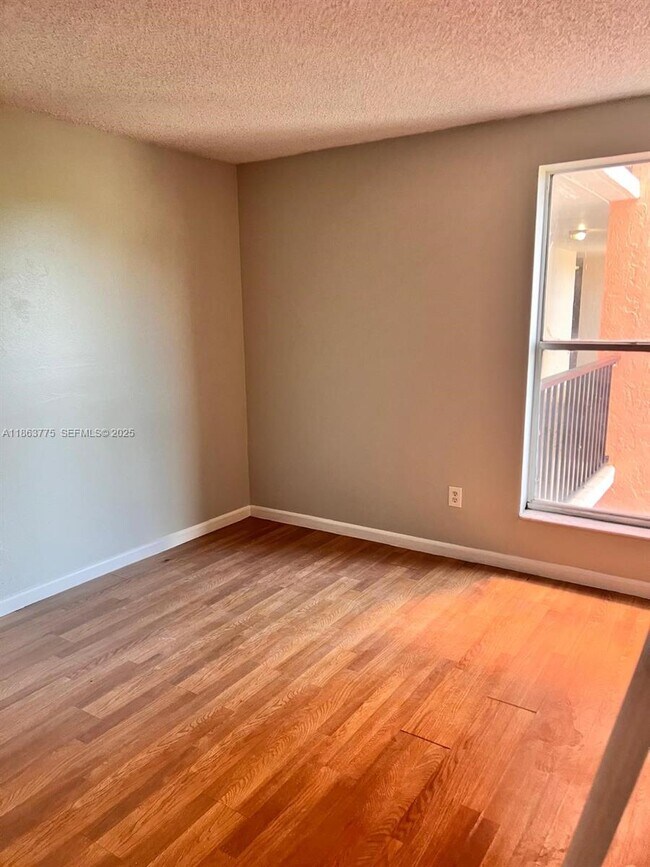 Foto del edificio - 2150 SW 16th Ave