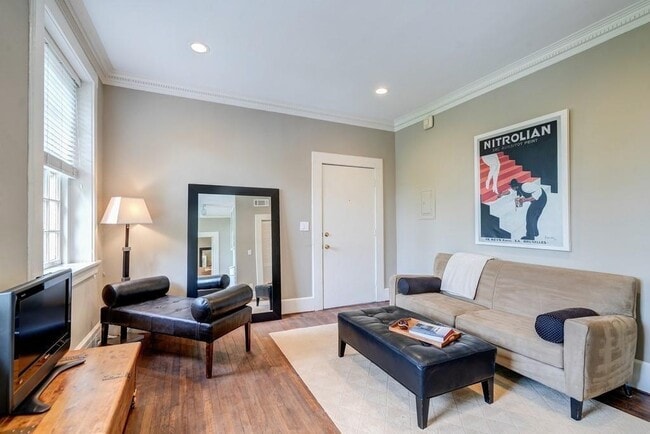Building Photo - 1 S Prado NE
