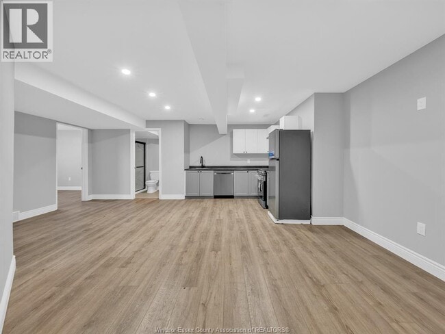 Building Photo - 973 Westwood Dr