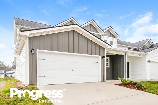 Building Photo - 2203 Miramar Cir