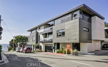 Building Photo - 405 26th St