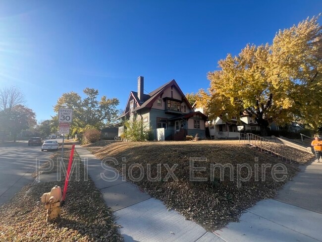 Foto del edificio - 927 S Spring Ave