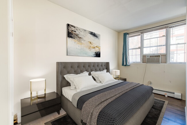 Bedroom - 517 Monroe St