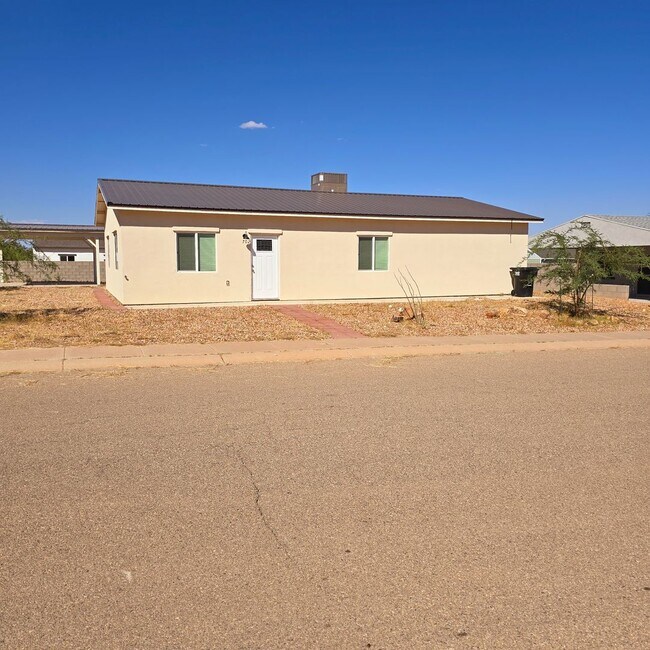 Building Photo - Fresh and Open Floor Plan!