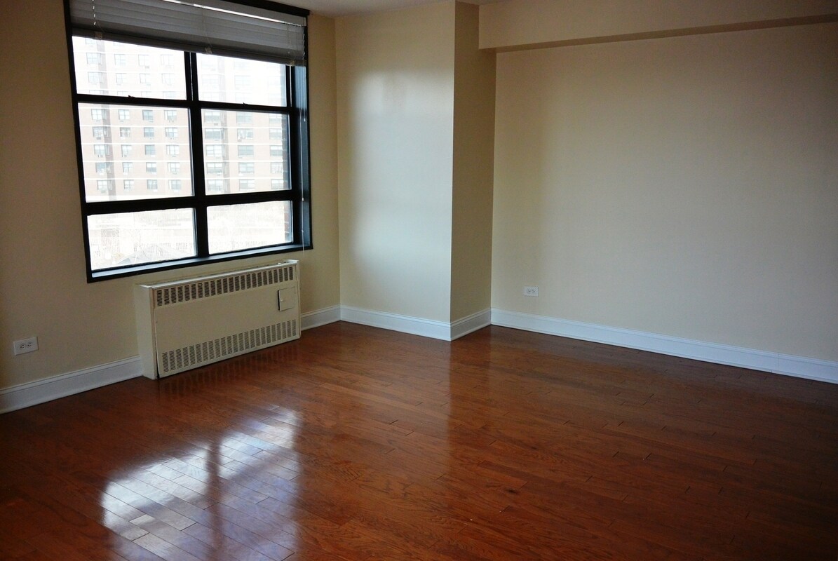 Primary Photo - 3333 Broadway