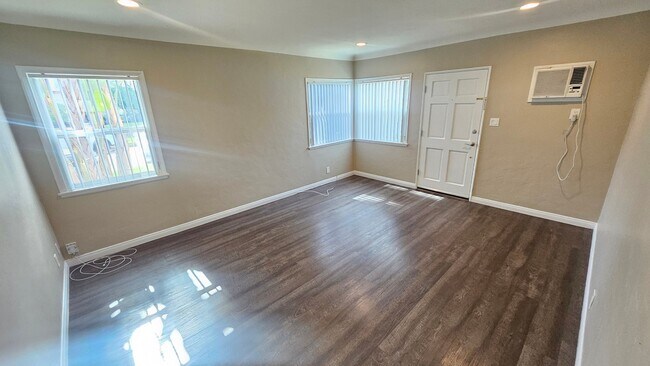 Foto del edificio - 812 N Fuller Ave