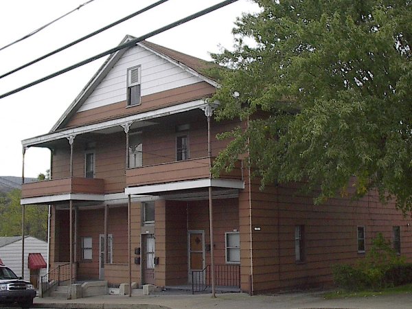 Primary Photo - 5 Unit Apartment Bldg