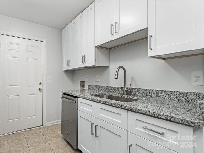 Foto del edificio - 2611 Holton Ave