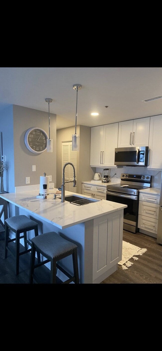Building Photo - 2702 Lighthouse Pt E