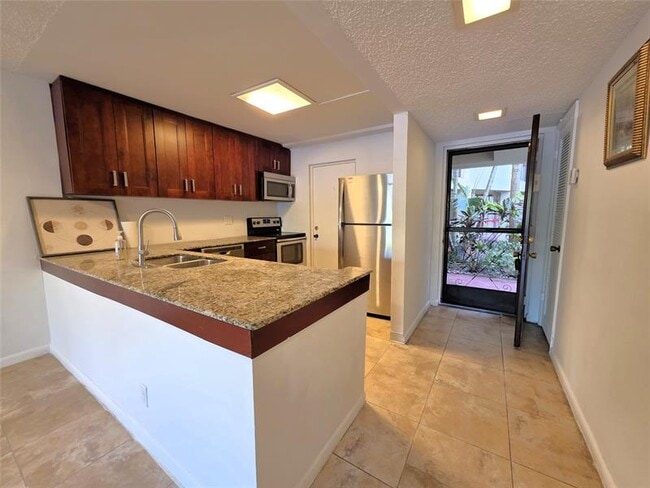 Building Photo - 2320 S Cypress Bend Dr