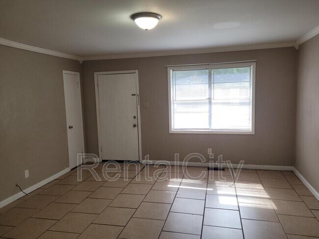 Building Photo - 96 Burks Pl