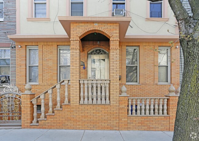 Foto del edificio - 68-05 Forest Ave