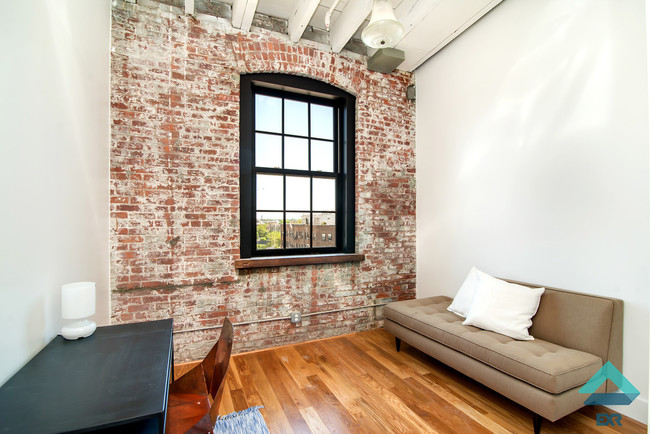 Building Photo - 103 N 10th St