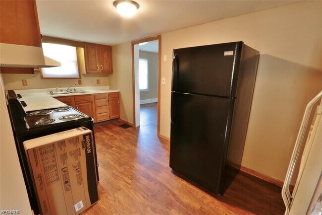 Foto del edificio - 2451 Oakwood Ave