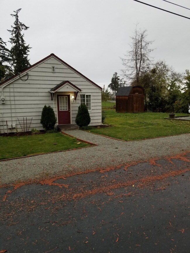 Building Photo - Madrona Beach Cottage
