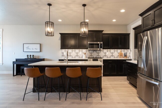 Building Photo - 2090 E Kamay Dr