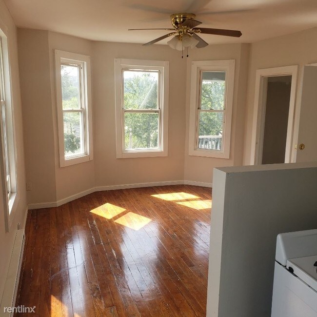 Building Photo - 65 Lounsbury St