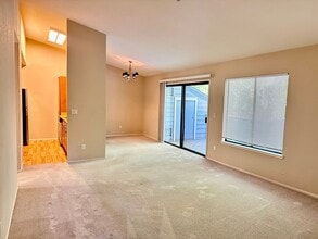 Building Photo - 7110 Cross Creek Cir
