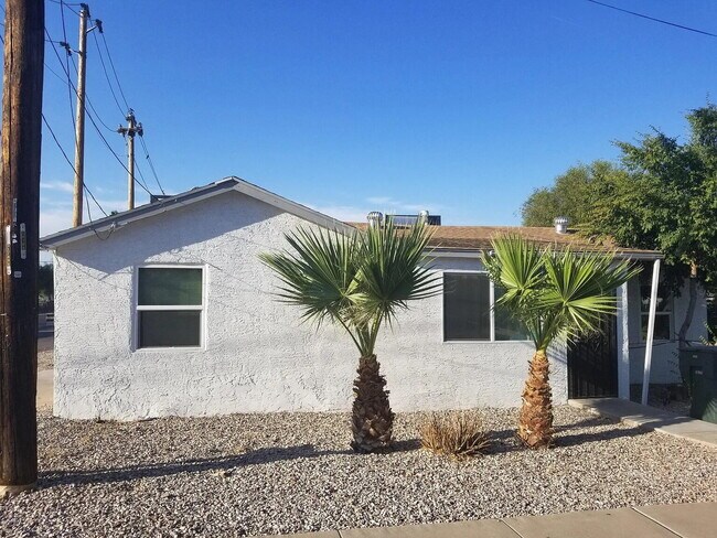 Foto del edificio - Spacious 1-Bed Home in North Phoenix with Private Backyard