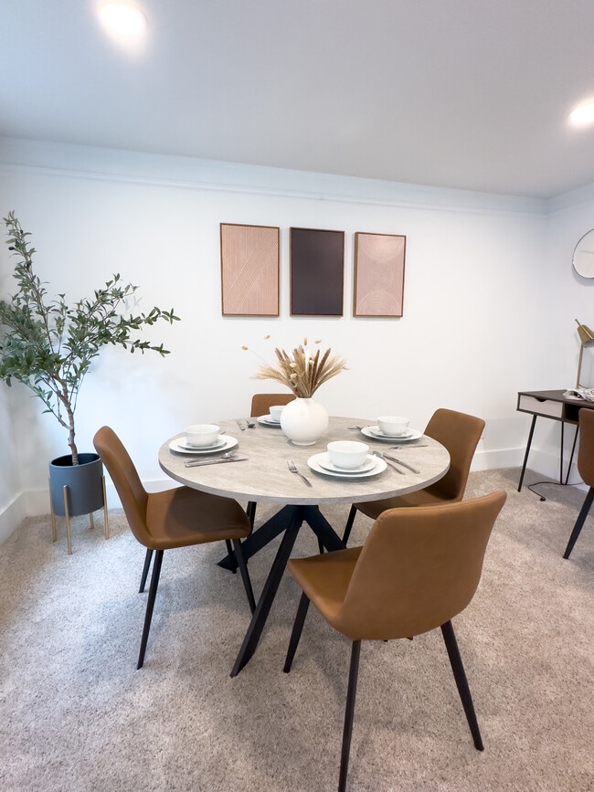 Dine and enjoy a meal in table that accommodates up to 5. - 1519 32nd Ave