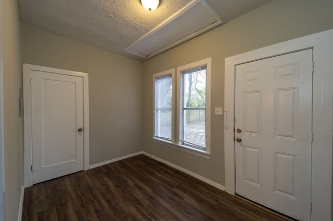 Building Photo - Little gem in 77005! Move in ready!
