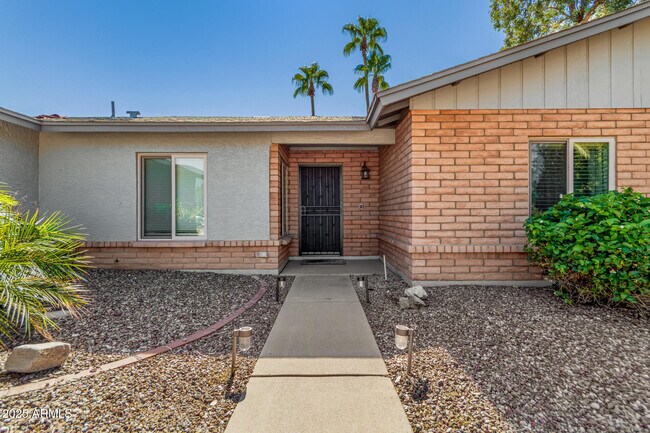 Foto del edificio - 9245 E Laurel Ln