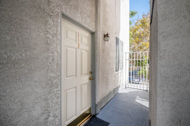 Building Photo - 151 N Maple St