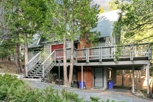 Foto del edificio - 596 Pioneer Rd
