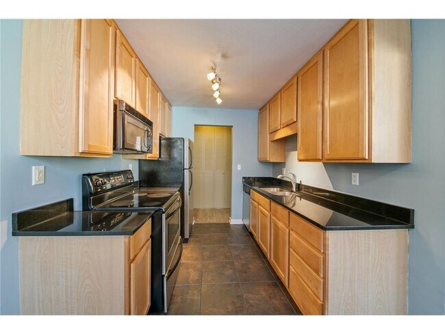 Foto del edificio - 1770 Bryant Ave S