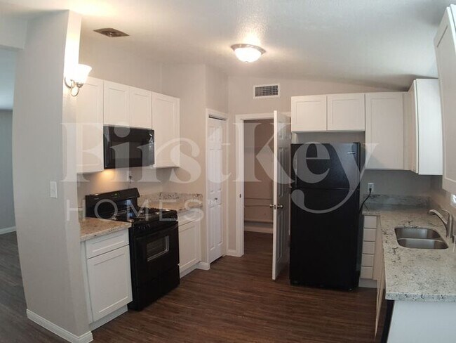 Foto del edificio - 2317 Hassett Ave