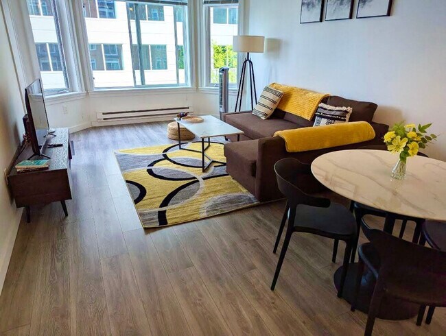 Foto del edificio - 2415 2nd Ave